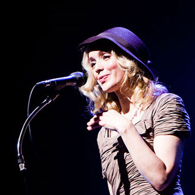 Gewinne 5x2 Tickets für Lisa Ekdahl am Blue Balls 2010!